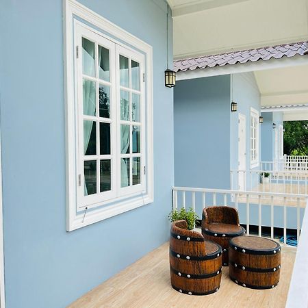 บ้านพักดีมีทรัพย์ Baan Pakdee Meesub Uthai Thani Exterior foto