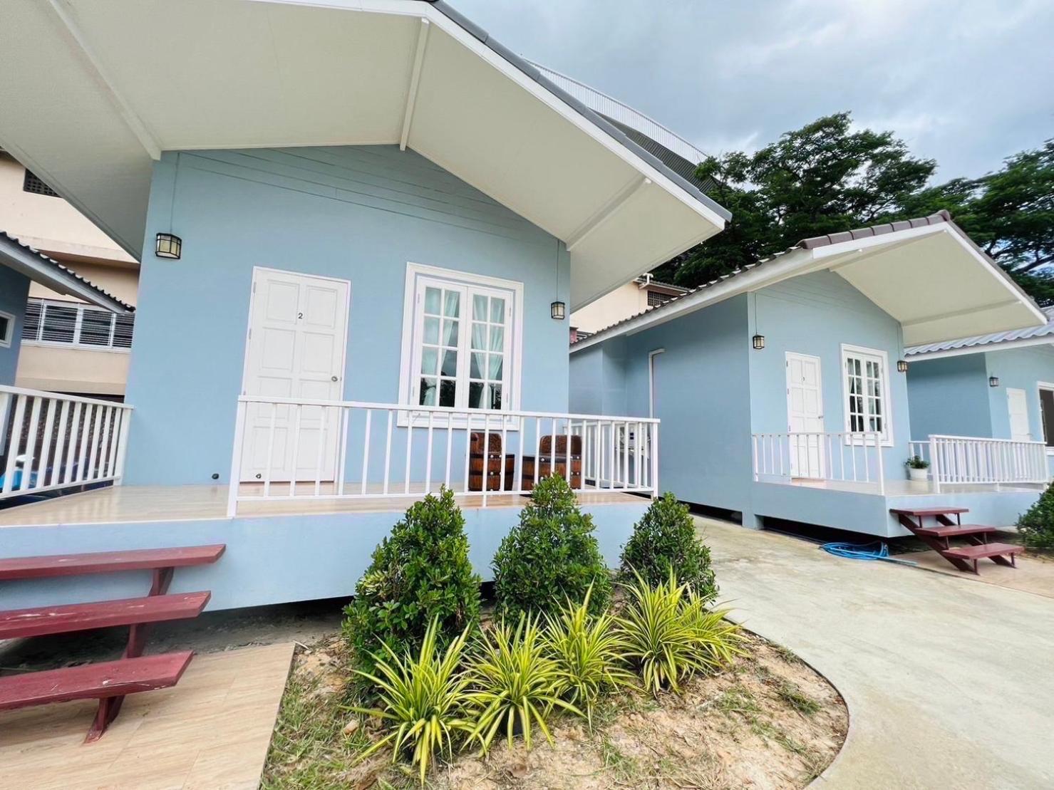 บ้านพักดีมีทรัพย์ Baan Pakdee Meesub Uthai Thani Exterior foto